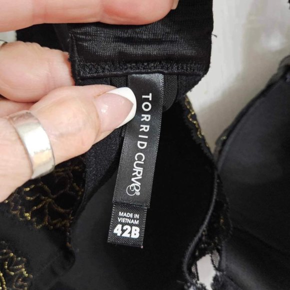 Torrid Black And Gold Bra Size 42B. 2046 - Picture 4 of 5